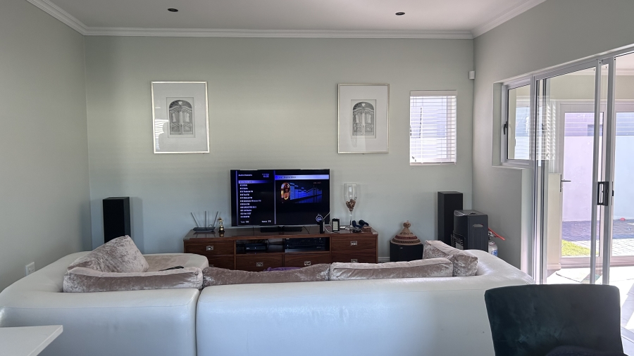 To Let 3 Bedroom Property for Rent in Sandown Western Cape